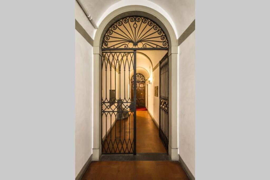 A Touch Of History, In Santa Reparata Firenze Bagian luar foto